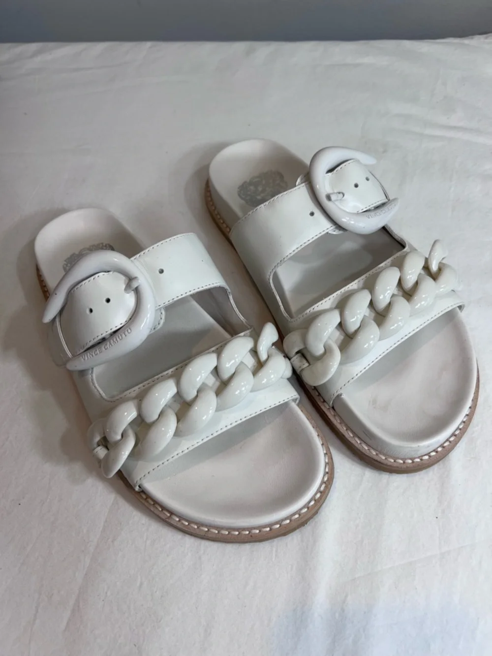Vince Camuto Kenendys white chained footbed slide sandals size 7